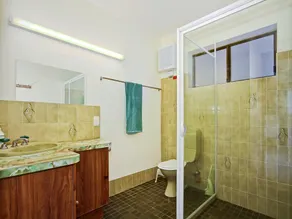 Seaborne Escape - 27 Guests | 2 Bedrooms | 4 Beds | 1 Bathroom - Master Bedroom: Queen bed, Bedroom 2: 1 Set of Bunk beds and 1 Trundle bed, Lounge: 1 Sofa bed - Image 2