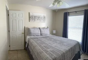 Cozy 4 bedroom 2 bathroom Pool Home with game room Close to all the parks. - Image 4