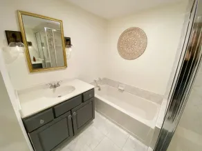 Deluxe King, kitchenette, fireplace - Image 3