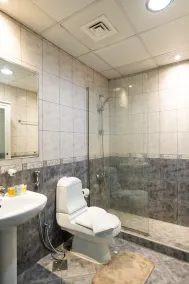 Venduras Elegant 1BR Dubai Marina - Image 2