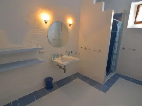 Cozy Couples Getaway w/ wifi - Image 2