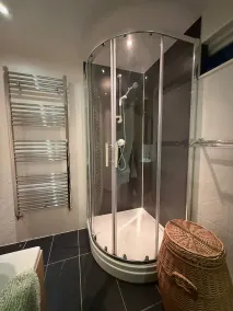 A beautiful ground floor apartment - Sleeps 6 - Image 4