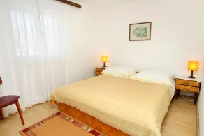 Apartamento para dos personas con terraza y vista al mar Vrboska, Hvar (A-541-a) - Image 4