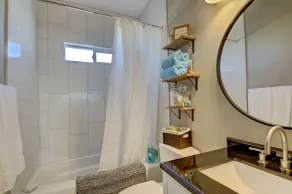 Convenient location Modern Farmhouse  - Image 4