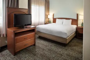 Great Value! Cozy King Suite | Complimentary Breakfast + Shared Outdoor Pool - Image 5