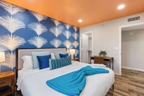 This is it - Great Location -13 Beds - Pool - Gym - Image 4