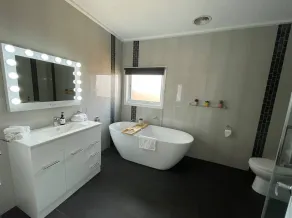 House in Portland Victoria, sleeps 8! - Image 5