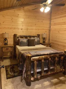 \"HIDDEN BLISS\" CABIN ON 5 ACRES with Hot Tub! - Image 5