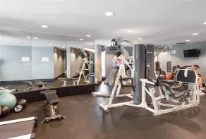 King Bed Apartment w/ Pool, Sauna, Gym,  & Free Parking ❤ The Urban Oasis  - Image 3