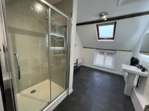 Dolls House Cottage - Self Contained Cottage, Beautiful Garden, Ample Parking - Image 3