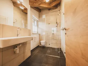 Beautiful chalet with private sauna and views - Image 4