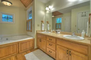Nellie's Place- Quiet Mtn. Getaway with Scenic View, Wifi, & Community Amenities - Image 2