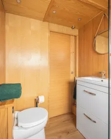 Luxury Boat, Floating Barge Accommodation - Image 4