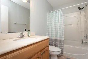 Fully Renovated 2 bdrm/2.5ba near UNC & Weaver St! - Image 4