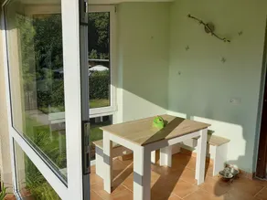 Quiet vacation home with garden - Image 3