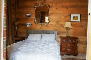 Historic Queen Suite, Living Room & Kitchen - Image 5