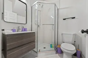 Spacious 8BR Home with AC & Parking - Image 4