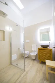 Apartment in farmhouse 2 min from the sea, surrounded by greenery - Image 3