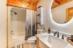 Modern Comforts Classic Cabin- Family&fish Escape! - Image 5