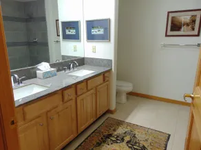 Oberste Etage, zu den Skipisten und zum Flusslaufdorf, 4 Hauptschlafzimmer, Ausstattung - Image 3