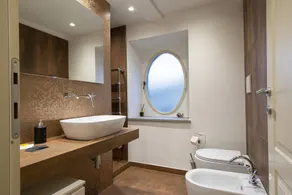 Elegant apartment with parking, air conditioning, Wi-Fi, in the Old Town, with a view - Image 2
