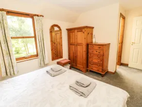 GARDENER'S COTTAGE, pet friendly, with a garden in Chirnside - Image 5