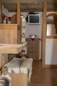 Exclusive apartment with rustic charm - Image 2
