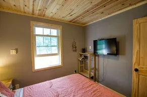 Cozy Cabin on Secluded Peninsula - Image 5
