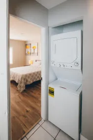 Fully remodeled House | FREE parking | Fast Internet - Image 2