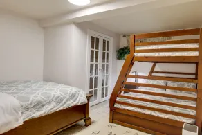 Gorgeous and spacious Winfield Chalet just steps away from Georgian Bay! - Image 4