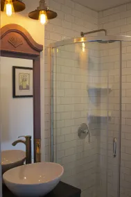 Artistic Lodging Queen suite - Image 3