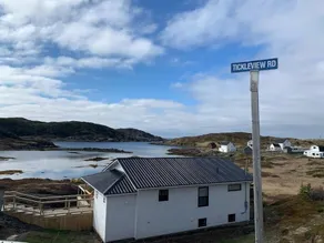 Spencer Salt-Side Cottage (Salt Harbour) - Image 2