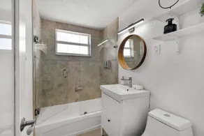 HIBISCUS Suite 2BD/1BA Steps to Lincoln Road South Beach - Image 2