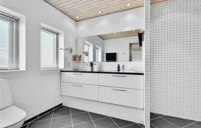 4 bedroom stunning home in Skårup Fyn - Image 4