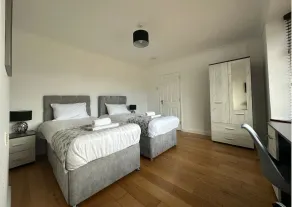 Eye Road Retreat - Image 4
