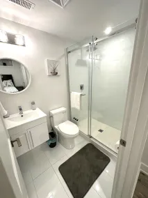 Lovely one bedroom condo with free parking - Image 3