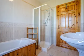 BROWNSTOWN LODGE - Fishing Lodge & Country House with lake view and secluded location - Image 5