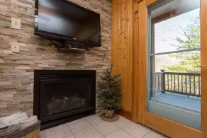 Unique Massanutten Lodge, Hot Tub, Game Room w/foosball and Gorgeous Views!! - Image 3