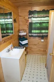 Log Cabin in the White Mountains - Image 2