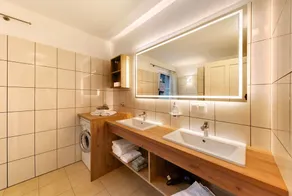 Holiday Apartment 'Weingut Zail' with Mountain View, Wi-Fi and Air Conditioning - Image 3