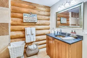 El perfecto Vermont Real Log Cabin House. - Image 3