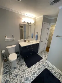 Minutes from Magnolia & Baylor, enjoy the Little Cottage on famous Austin Avenue - Image 4