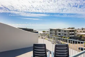 2 Bedroom Apartment with Rooftop Deck - Image 5