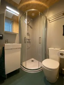 Houseboat with private studio near downtown and Rai in the middle of urban greenery - Image 2