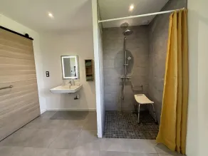 Renovated farmhouse with WiFi and pet-friendly - Image 3