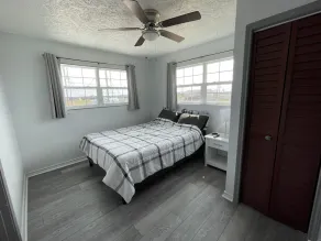 Charming tuck away waterfront home - Image 5