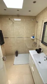 Freistehendes Einfamilienhaus mit Pool - Image 3