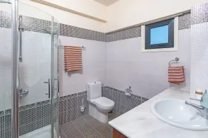 Frente a la playa Villa con piscina. Ideal para familias. Mucha privacidad. - Image 2
