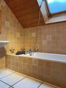 SUPERB HOUSE, GREAT LOCATION - SLEEPS 10 - Image 3