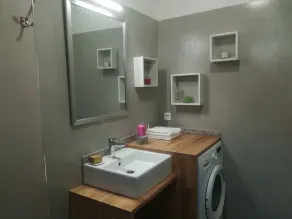 Golfe-Juan les Pins: 2 Zimmer, Klimaanlage, WLAN, Pool, Parkplatz, Strände, Geschäfte - Image 3